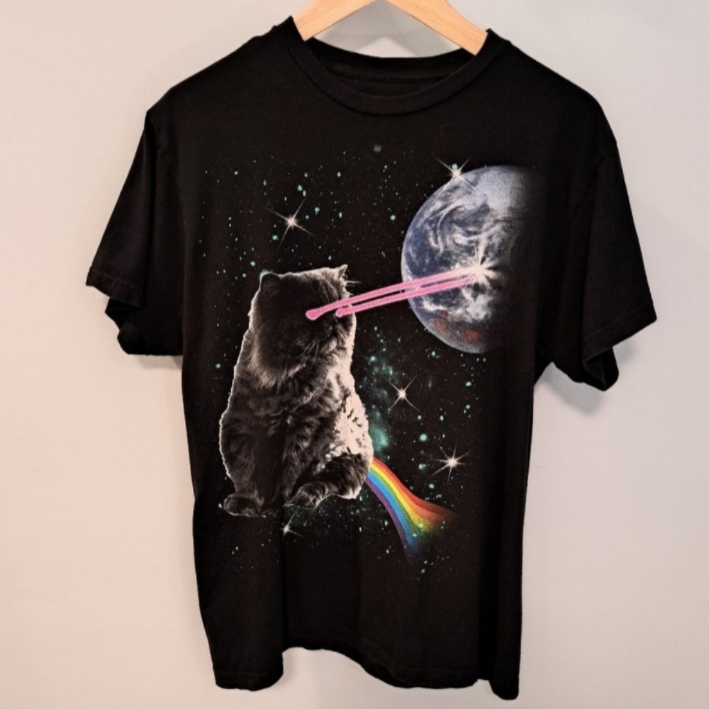 Walnut & 39th men's medium space cat with laser eyes and rainbow tee shirt